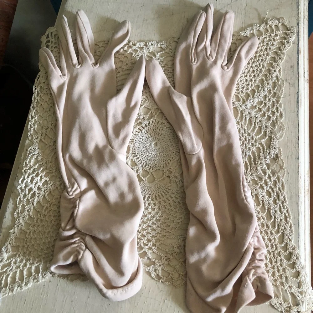 Vintage Nude Gloves